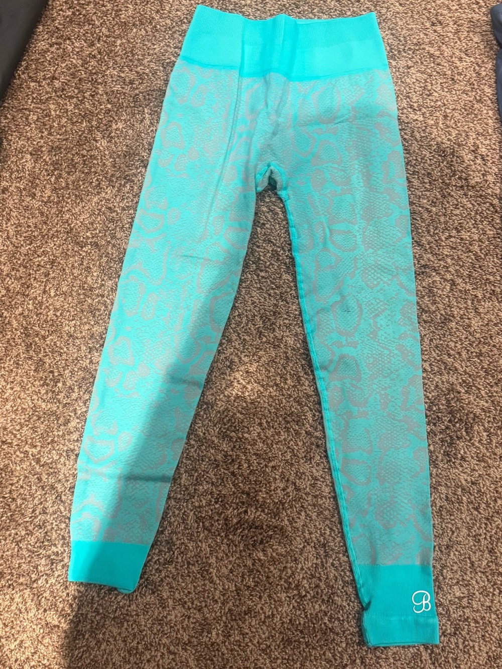 Bombshell Sportswear Animal-Print Leggings Size Medium